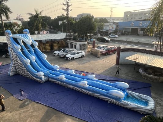 Đường trượt nước bơm lớn với hồ bơi dài Màu xanh