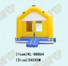 Màu vàng Mô hình đơn giản Lâu đài nổi bơm 5*5*5m